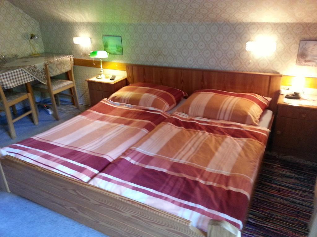 Haus Ellmaustein Bed and Breakfast Fuschl am See Rum bild