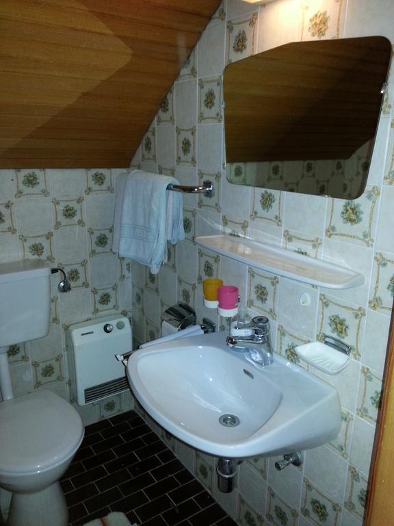Haus Ellmaustein Bed and Breakfast Fuschl am See Rum bild