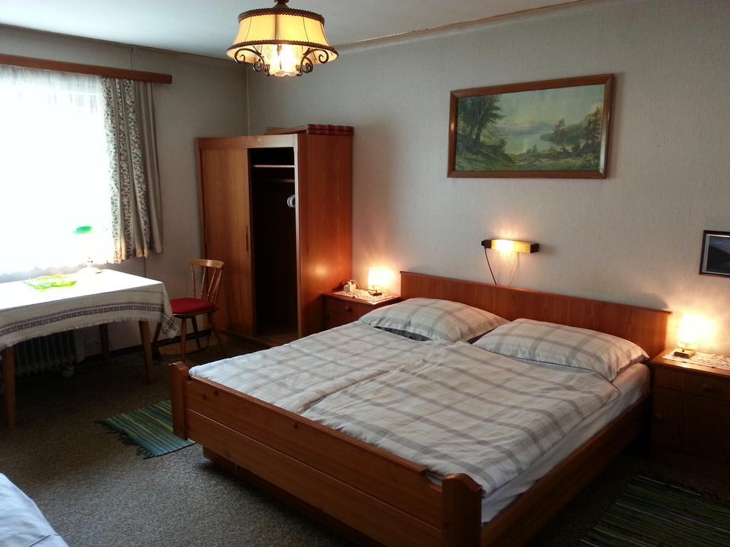 Haus Ellmaustein Bed and Breakfast Fuschl am See Rum bild